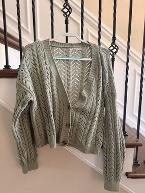 Francesca’s mi ami Sage Green Cable Knit Cardigan – Size Medium